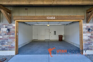 10464 S Beetdigger Blvd in Sandy, UT - Building Photo - Building Photo