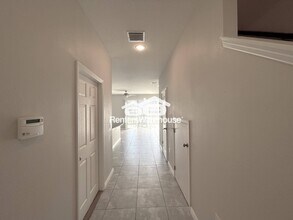 7025 Grand Elm Dr in Riverview, FL - Building Photo - Building Photo