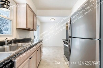 69 Gay Ct in Rockford, MI - Building Photo - Building Photo