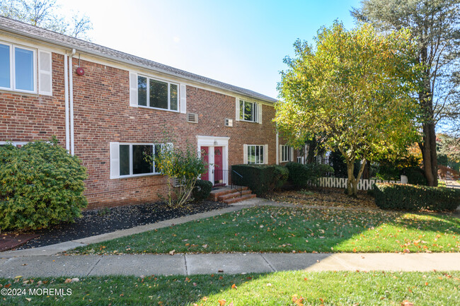 293 Spring St in Red Bank, NJ - Foto de edificio - Building Photo