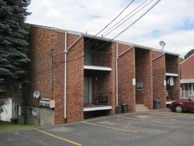 120 Rothesay Ave, Unit 1 in Carnegie, PA - Building Photo