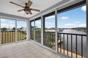 1835 Beach Pkwy W in Cape Coral, FL - Building Photo