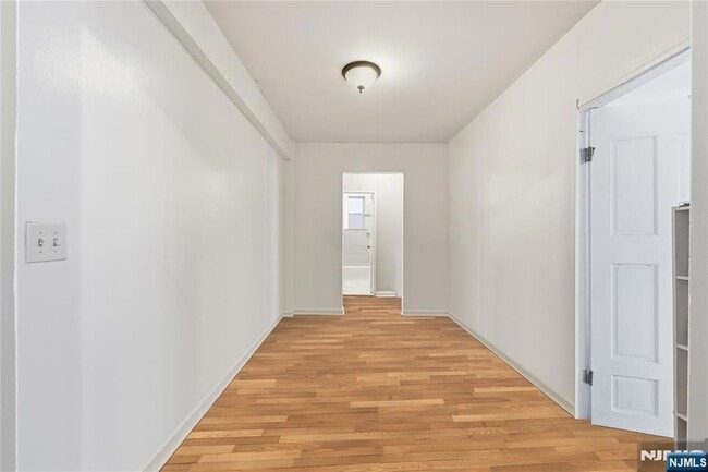 2520 John F. Kennedy Blvd, Unit 2C in Jersey City, NJ - Foto de edificio - Building Photo