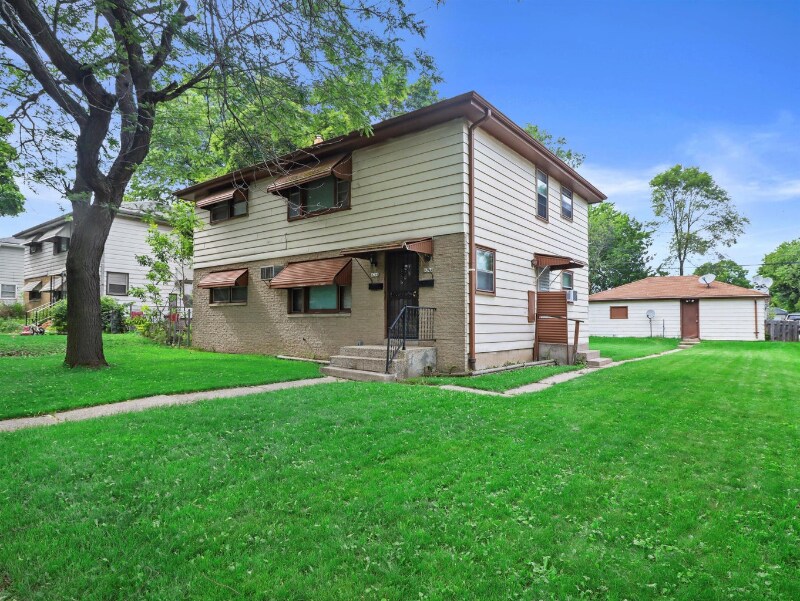 8244 W Grantosa Dr in Milwaukee, WI - Building Photo