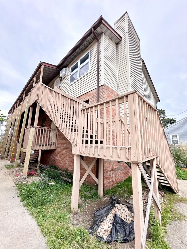 property at 9532 5th Bay St