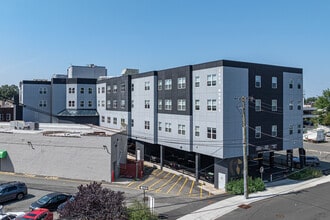 Titan Union Luxury Apartments in Union Township, NJ - Foto de edificio - Building Photo