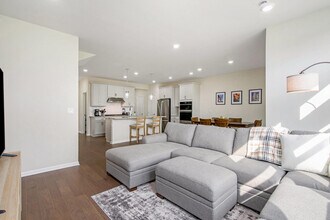 5525 E Spaniel Dr in Ann Arbor, MI - Building Photo - Building Photo
