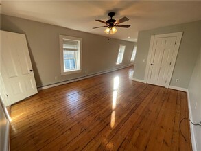 187 5th St-Unit -5 in East Greenwich, RI - Building Photo - Building Photo