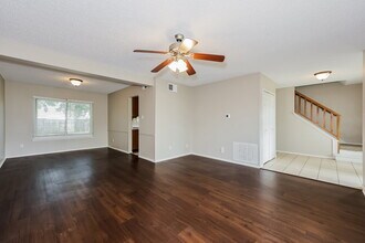 5212 Creek Valley Dr in Arlington, TX - Foto de edificio - Building Photo