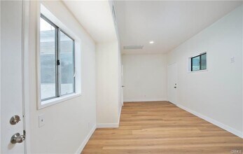 18063 Burbank Blvd in Los Angeles, CA - Building Photo - Building Photo