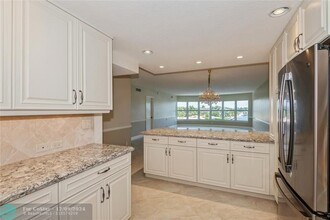 5100 Bayview Dr in Fort Lauderdale, FL - Building Photo - Building Photo