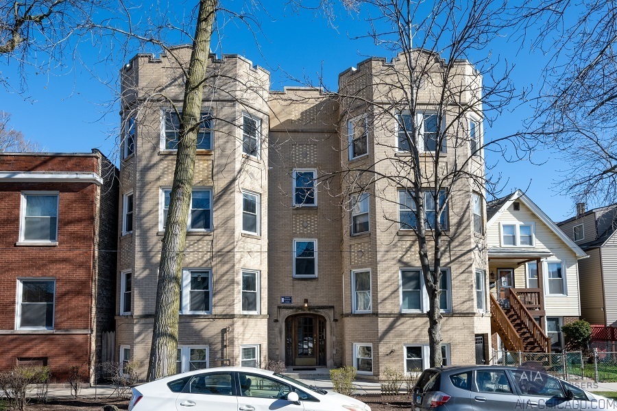 2252 W Winnemac Ave in Chicago, IL - Building Photo