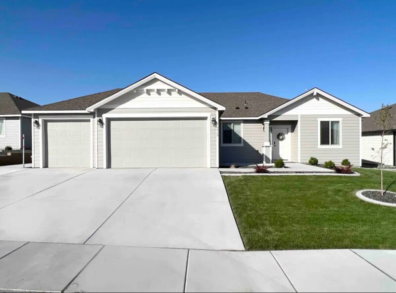 7719 Coldwater Dr in Pasco, WA - Building Photo