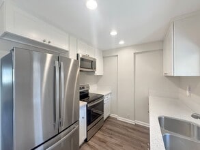 903 N Fig St in Escondido, CA - Foto de edificio - Building Photo