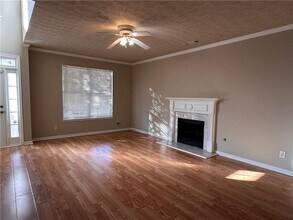 305 Hulan Way in Lawrenceville, GA - Building Photo - Building Photo