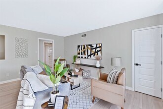 10506 Sandra Lynn Dr in Dallas, TX - Building Photo - Building Photo