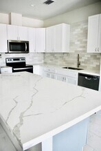 29 Palmetto Dr, Unit 7 in Miami Springs, FL - Foto de edificio - Building Photo