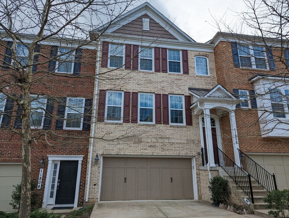 11806 Mango Ln in North Potomac, MD - Building Photo