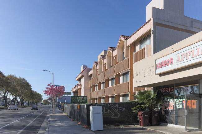 North Harbor Village in Santa Ana, CA - Foto de edificio - Building Photo