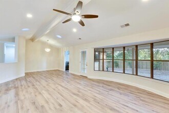 2120 Wychwood Dr in Austin, TX - Building Photo - Building Photo