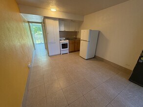 2126 Lau‘ula St in Honolulu, HI - Building Photo - Building Photo