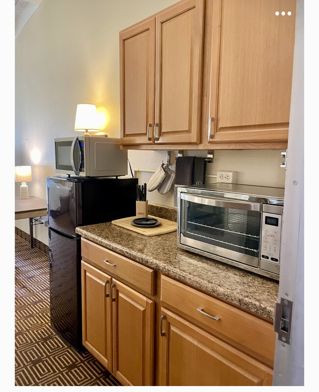 401 Russell St, Unit The Residences in Hadley, MA - Foto de edificio - Building Photo