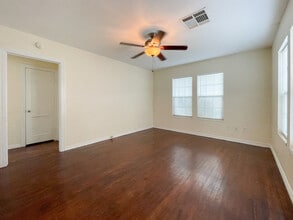 1306 W 11th St in McGregor, TX - Building Photo - Building Photo