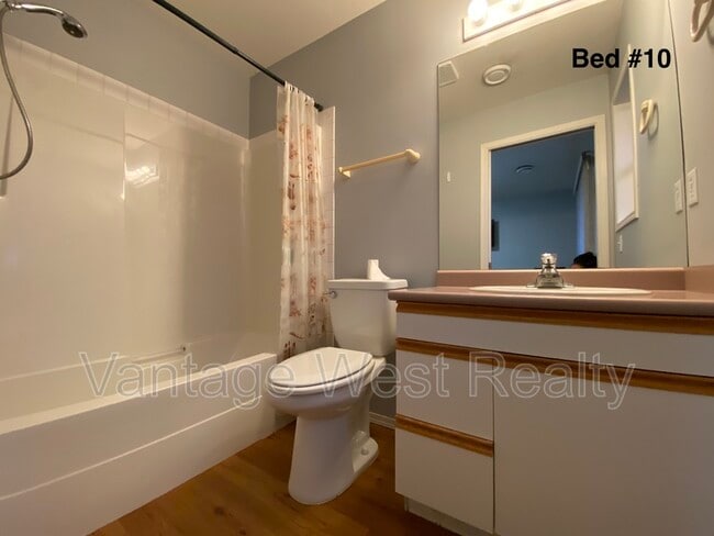 453-453 Morrison Ave in Kelowna, BC - Building Photo - Building Photo