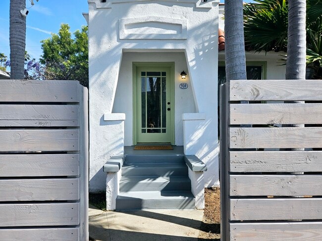 910 Victoria Ave, Unit 910 Victoria Ave in Venice, CA - Building Photo - Building Photo