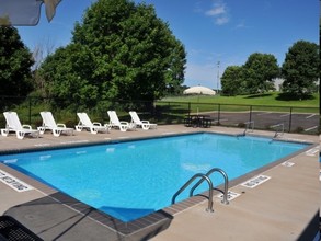 Carver Lake Townhomes in Woodbury, MN - Foto de edificio - Building Photo