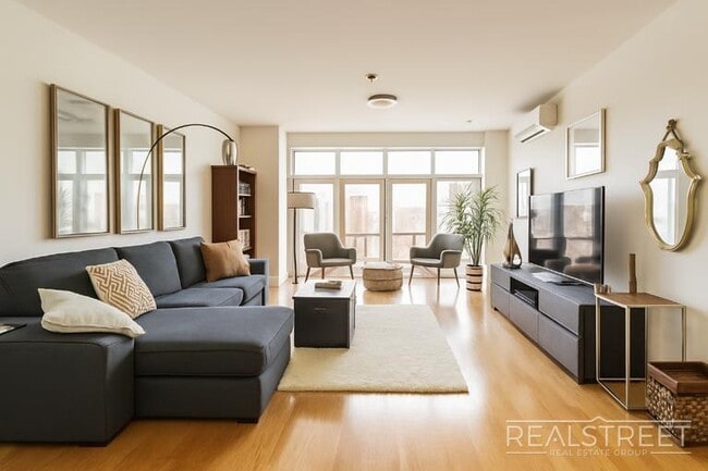 LUXURY Giant 2 BED LOFT in Queens!