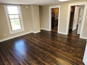 102 Vermillion St, Unit B Upstairs in Athens, WV - Building Photo - Building Photo