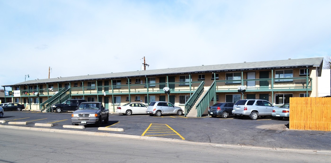 Lowell Apartments in Westminster, CO - Building Photo