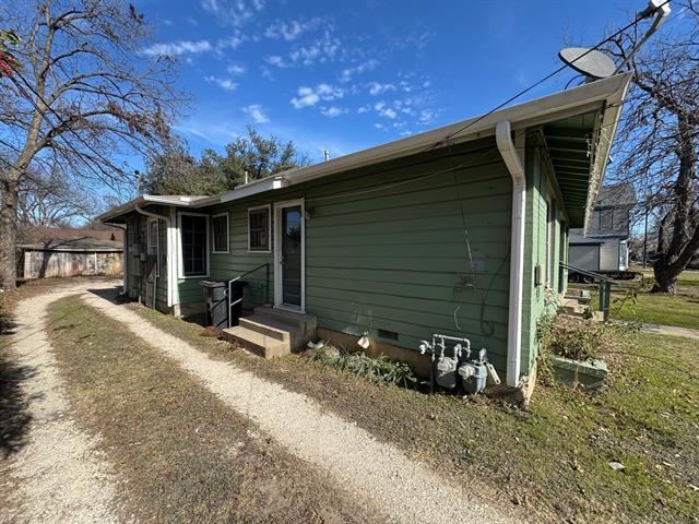 210 W Willingham St in Cleburne, TX - Building Photo - Building Photo