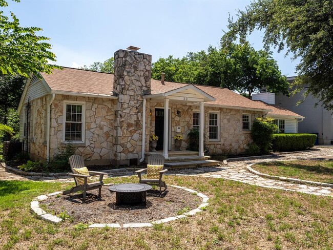 32 Margranita Crescent in Austin, TX - Foto de edificio - Building Photo