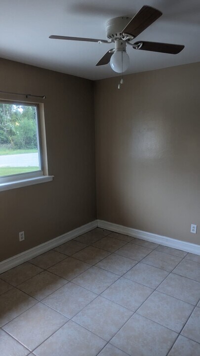 513 Meadow Rd in Lehigh Acres, FL - Building Photo