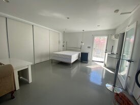 3047 Edgehill Dr in Los Angeles, CA - Building Photo