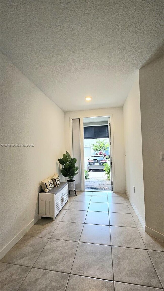 364 NW 8th Ct in Pompano Beach, FL - Building Photo - Building Photo