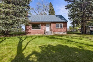 488 Teton Hwy in St Anthony, ID - Building Photo