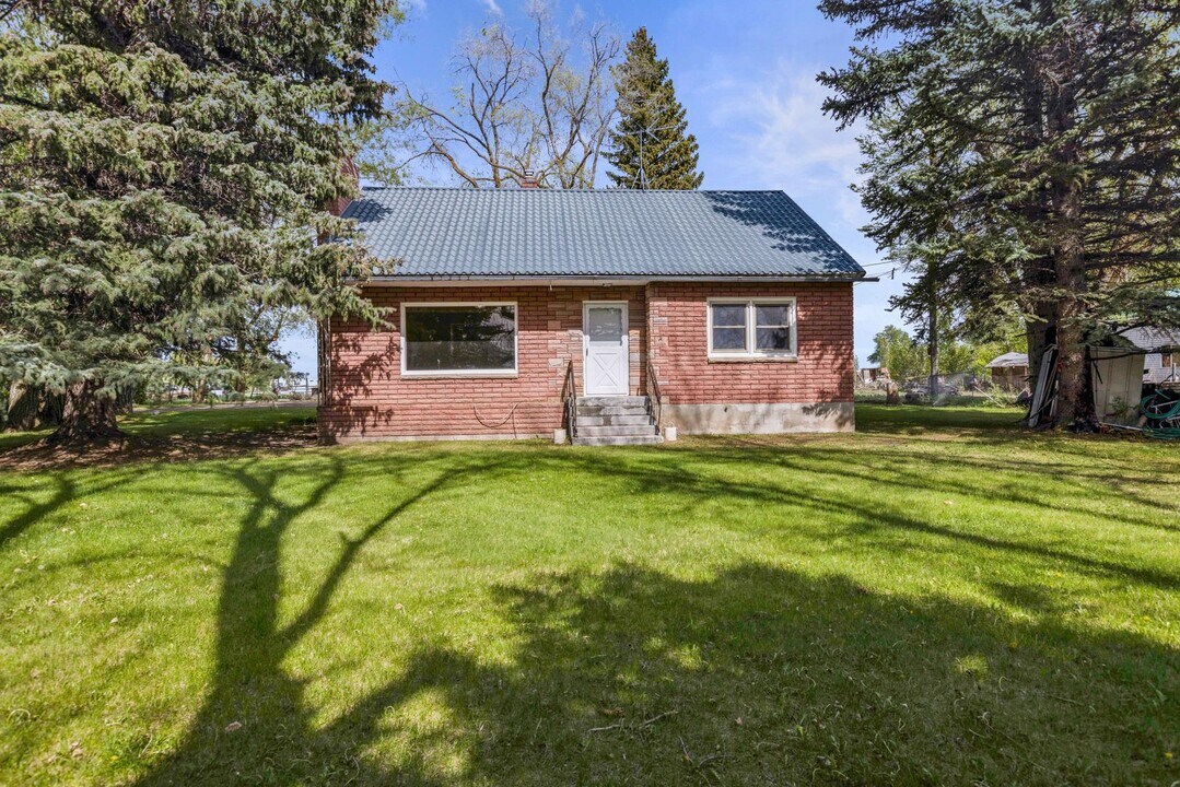 488 Teton Hwy in St Anthony, ID - Building Photo