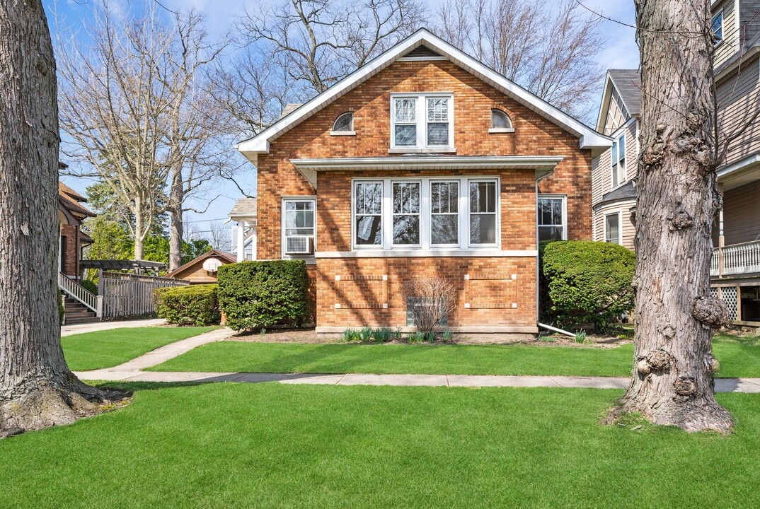 1524 Forest Ave in Wilmette, IL - Building Photo