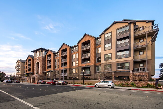 Township in Redwood City, CA - Foto de edificio - Building Photo