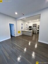 104 Queensberry St, Unit 5-1 in Boston, MA - Foto de edificio - Building Photo