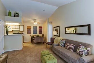 Sterling Pointe Apartments in Layton, UT - Foto de edificio - Building Photo