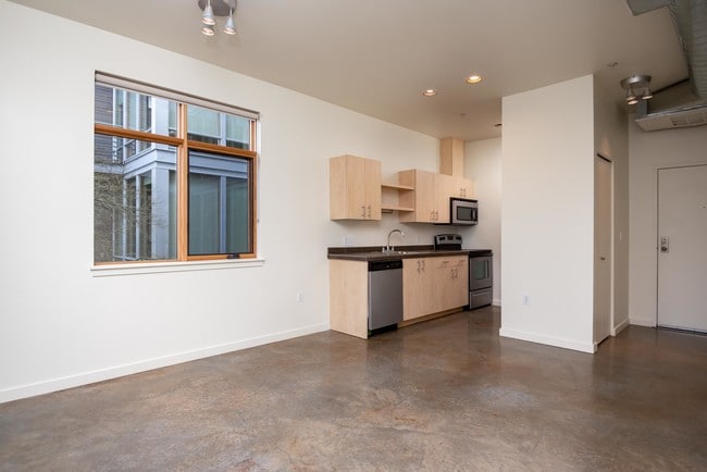 Move the House Apartments in Portland, OR - Building Photo - Building Photo