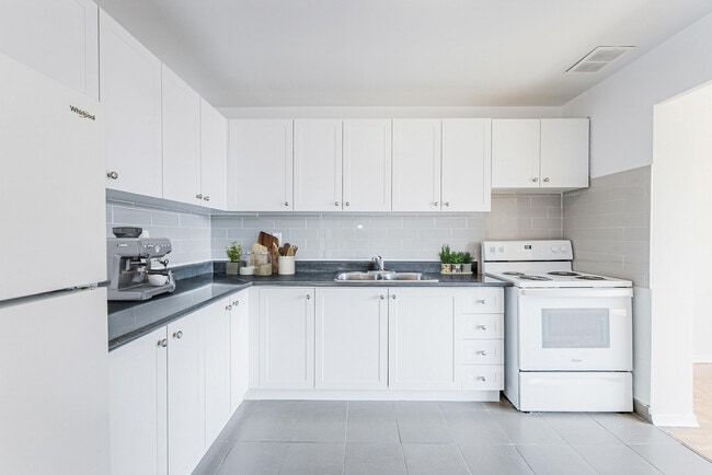 20 Sanagan Rd in Toronto, ON - Building Photo - Building Photo