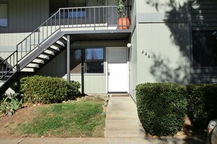 444 NE Silverwood Pl in Grants Pass, OR - Building Photo