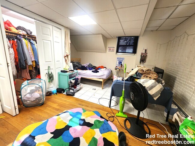 32 Irving St, Unit B in Boston, MA - Foto de edificio - Building Photo