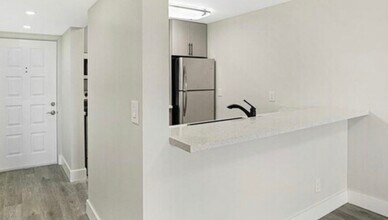 8720 N Sherman Cir, Unit 203 in Miramar, FL - Building Photo - Building Photo