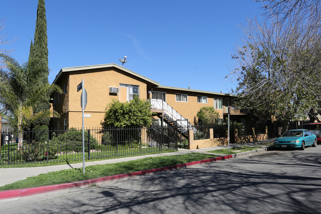 7300-7310 Milwood Ave in Canoga Park, CA - Building Photo